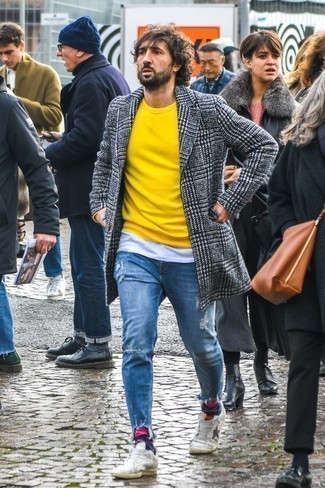 Comment porter des chaussettes rouges pour un style decontractés quand il fait froid