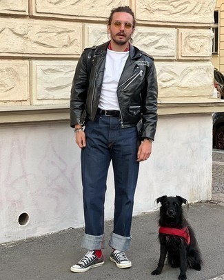 Comment porter des chaussettes rouges pour un style decontractés quand il fait frais