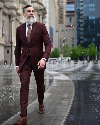 Une chemise de ville à porter avec un costume rouge après 60 ans