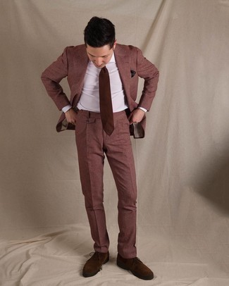 Une chemise de ville à porter avec un costume rouge au printemps à 30 ans