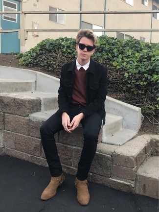Comment porter un pull rouge à l'adolescence