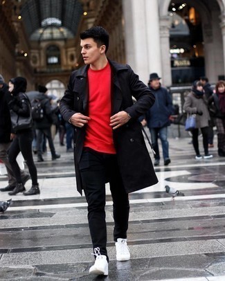 Un jean à porter avec un sweat-shirt rouge