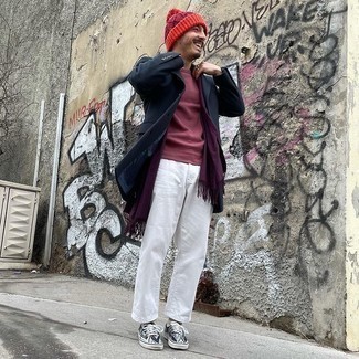 Un jean à porter avec un sweat-shirt rouge