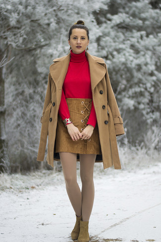 Comment porter un pull à col roulé rouge