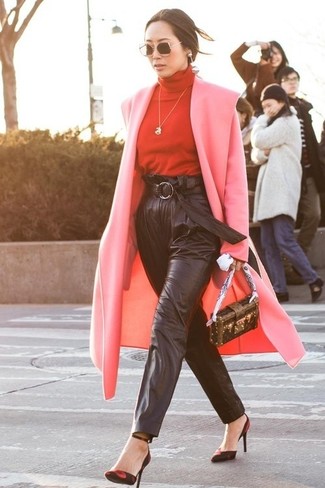 Comment porter un pull à col roulé rouge pour un style elégantes