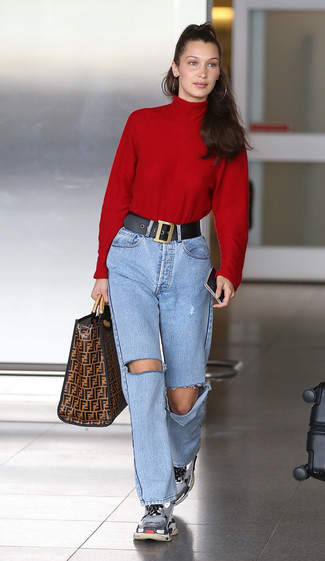 Comment porter un pull à col roulé rouge