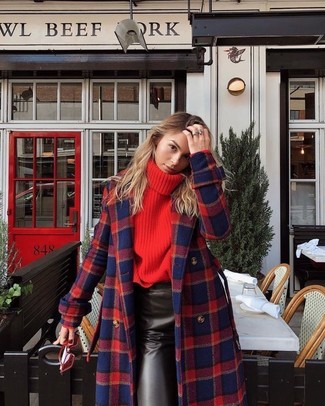 Comment porter un pull à col roulé rouge pour un style elégantes