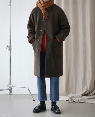 Comment porter un pull à col roulé rouge pour un style chic decontractés