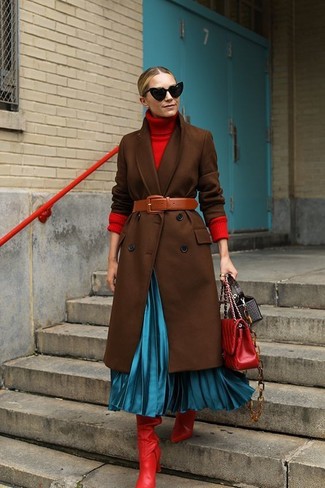 Comment porter un pull à col roulé rouge