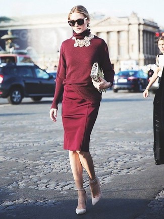 Comment porter un pull à col roulé rouge pour un style elégantes