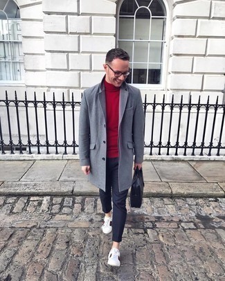 Comment porter un pull à col roulé rouge pour un style chic decontractés
