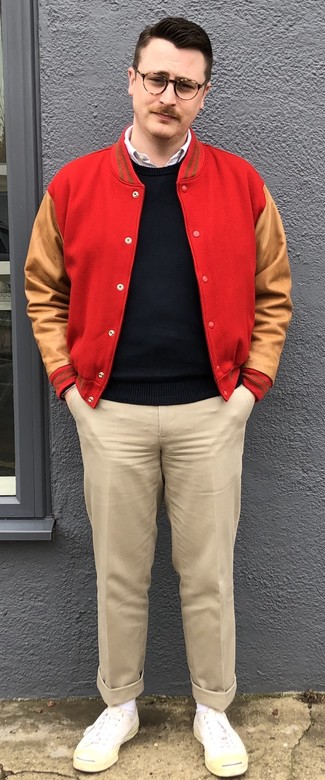 Comment porter une veste universitaire rouge