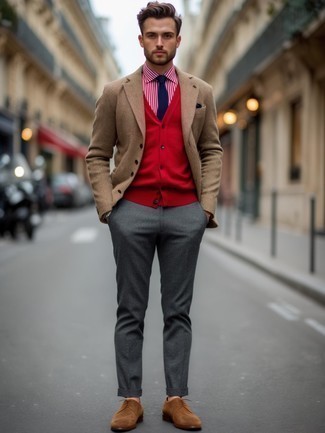 Comment porter une chemise de ville à rayures verticales rouge