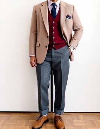 Comment porter une chemise de ville à rayures verticales rouge