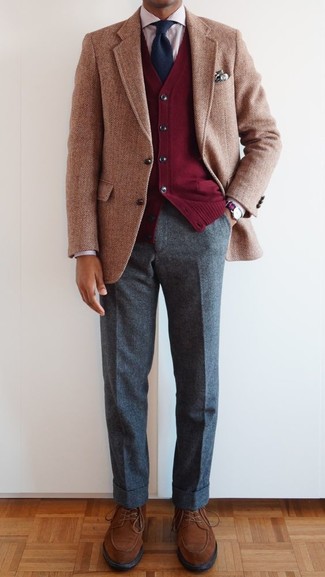 Comment porter une chemise de ville à rayures verticales rouge