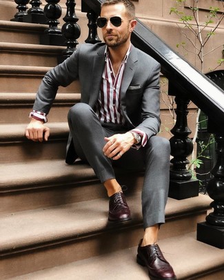 Comment porter une chemise de ville à rayures verticales rouge