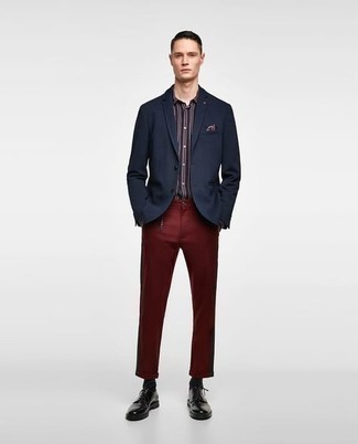 Comment porter une chemise de ville à rayures verticales rouge