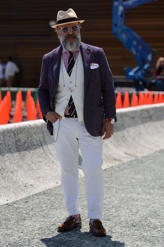 Comment porter une montre rouge pour un style chic decontractés quand il fait chaud après 50 ans