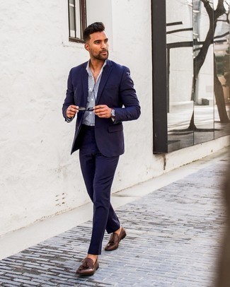 Comment porter une montre rouge pour un style elégantes en été
