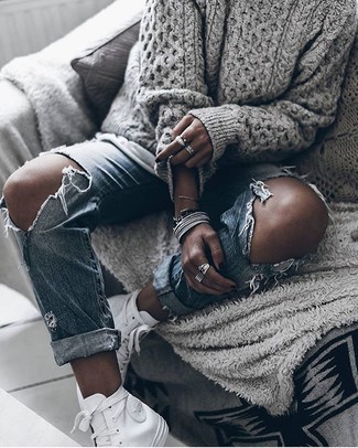 Comment porter une bague pour un style relax quand il fait chaud