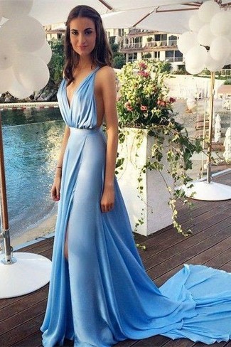 Comment porter une robe de soirée bleu clair au printemps: Pense à opter pour une robe de soirée bleu clair et tu auras l'air superbe en tout temps et en tous lieux. Une excellente idée de look pour ce printemps.