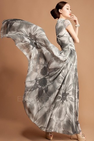 Comment porter des escarpins en cuir marron clair: Opte pour une robe de soirée à fleurs grise pour avoir l'air vraiment magnifique. Une paire de escarpins en cuir marron clair s'intégrera de manière fluide à une grande variété de tenues.