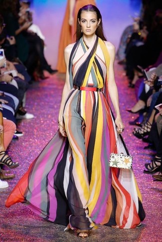 Comment porter une robe longue à rayures verticales multicolore: Choisis une robe longue à rayures verticales multicolore pour créer un look génial et idéal le week-end.