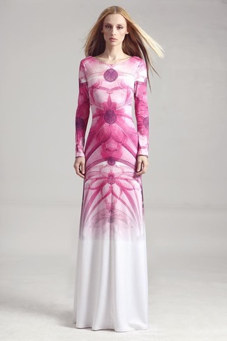 Comment porter une robe longue imprimée rose: Choisis pour le confort dans une robe longue imprimée rose.
