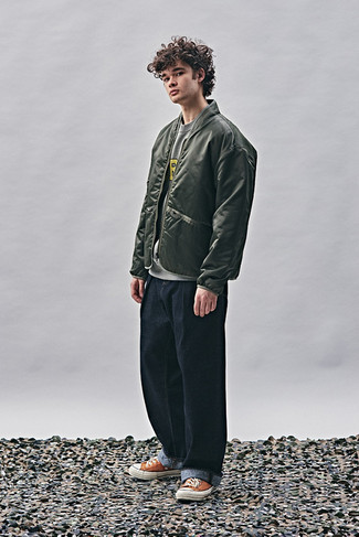 Comment porter un blouson aviateur en satin quand il fait chaud