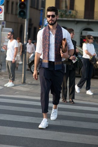 Comment porter une écharpe pour un style decontractés quand il fait chaud