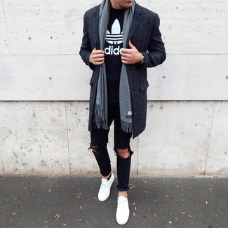 Comment porter une écharpe pour un style decontractés quand il fait froid à 20 ans
