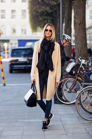 Comment porter une écharpe pour un style decontractés quand il fait froid
