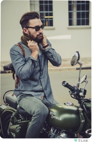 Comment porter une écharpe pour un style decontractés quand il fait chaud