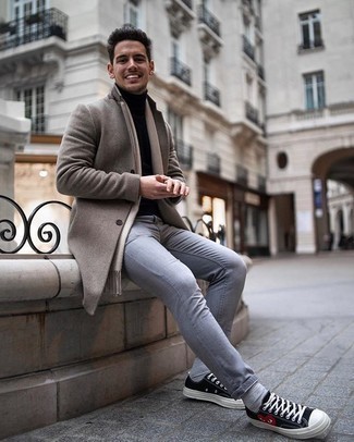 Comment porter une écharpe pour un style decontractés quand il fait froid à 20 ans
