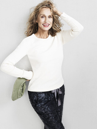 Comment porter un pantalon pailleté au printemps