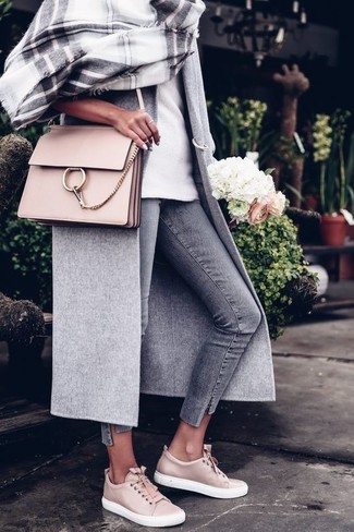 Comment porter un châle quand il fait froid
