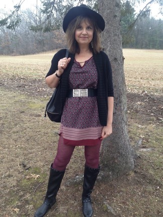 Comment porter une robe droite avec des bottes hauteur genou