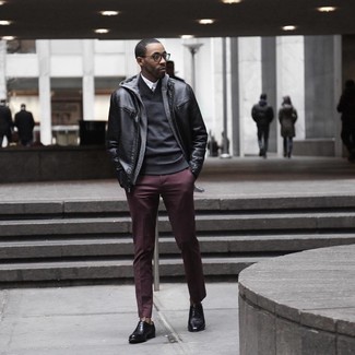 Comment porter une chemise avec un sweat à capuche
