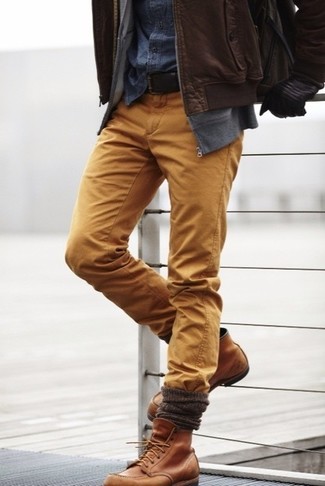 Comment porter une chemise avec un sweat à capuche