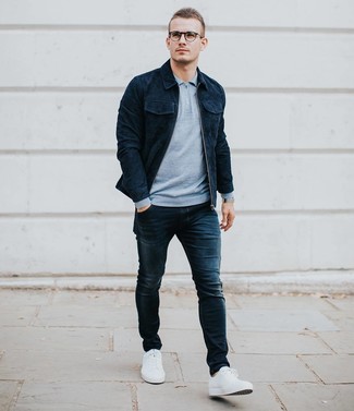 Comment porter une veste-chemise avec des baskets basses