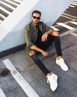 Comment porter une veste-chemise avec des baskets basses