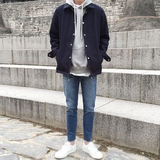 Comment porter une veste-chemise avec des baskets basses