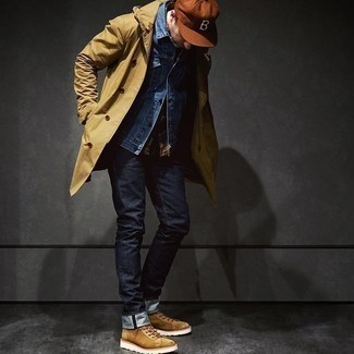 Comment porter une chemise à manches courtes avec un imperméable