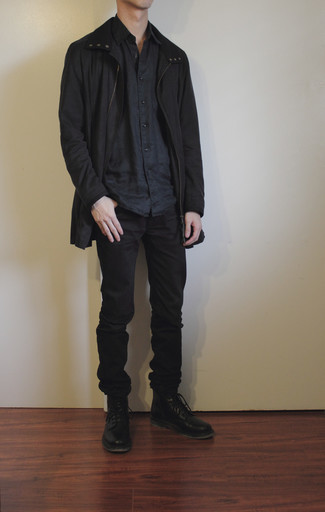 Comment porter une chemise à manches courtes avec un imperméable