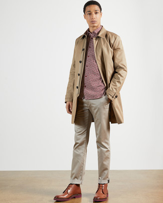 Comment porter une chemise à manches courtes avec un imperméable