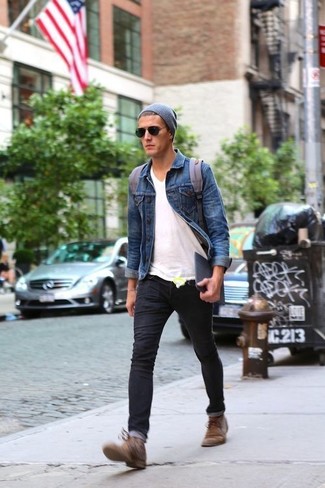 Comment porter un sac à dos argenté pour un style decontractés au printemps