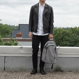 Comment porter un sac à dos argenté pour un style decontractés au printemps