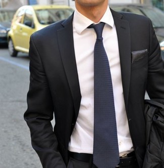 Comment porter un blazer argenté pour un style elégantes
