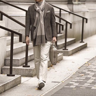 Comment porter une serviette argentée pour un style chic decontractés au printemps