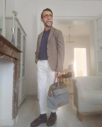 Comment porter une serviette argentée pour un style chic decontractés